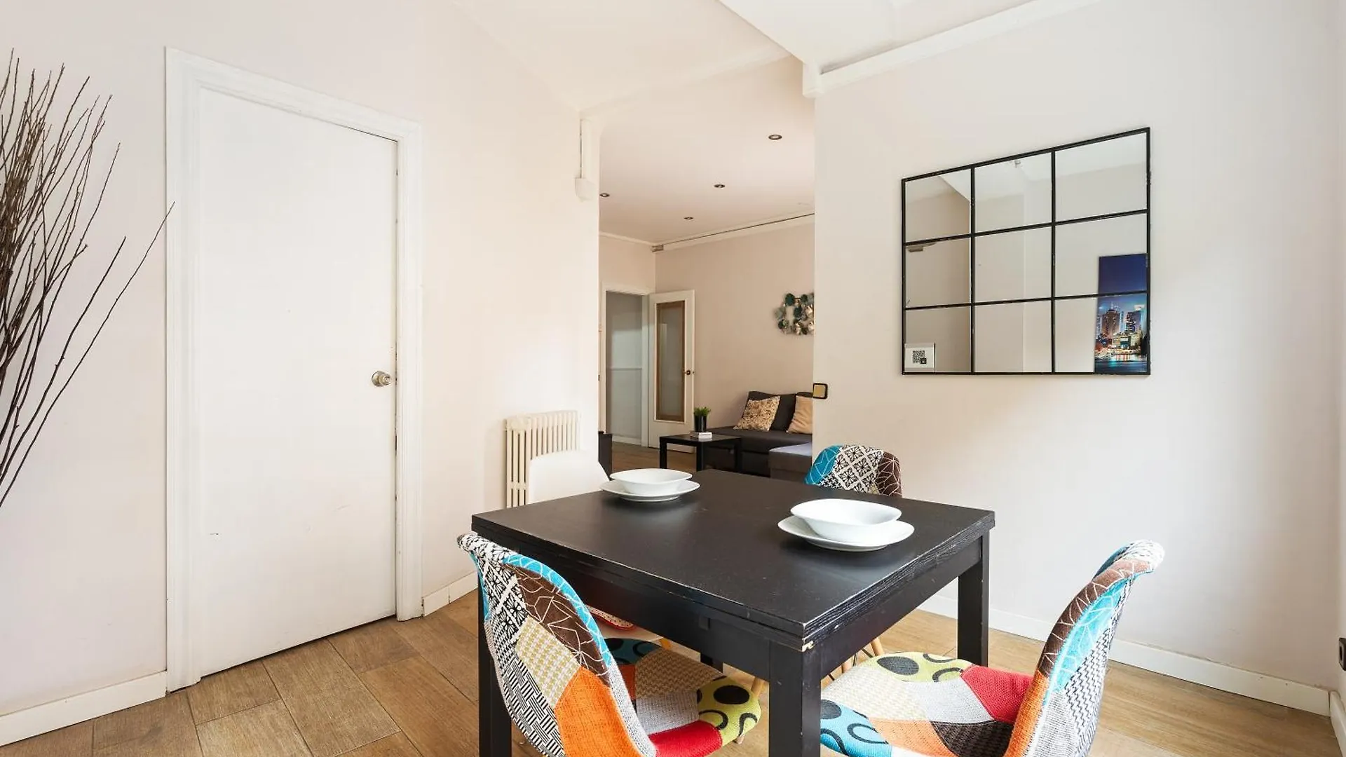 바르셀로나 Eixample Ac, Sunlit Balcony & Prime Location 아파트